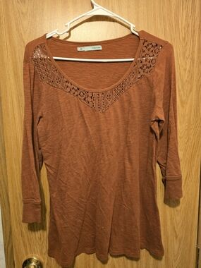 Maurices Rust Scoop Neck 3/4 Sleeve Top with Lace Yoke
